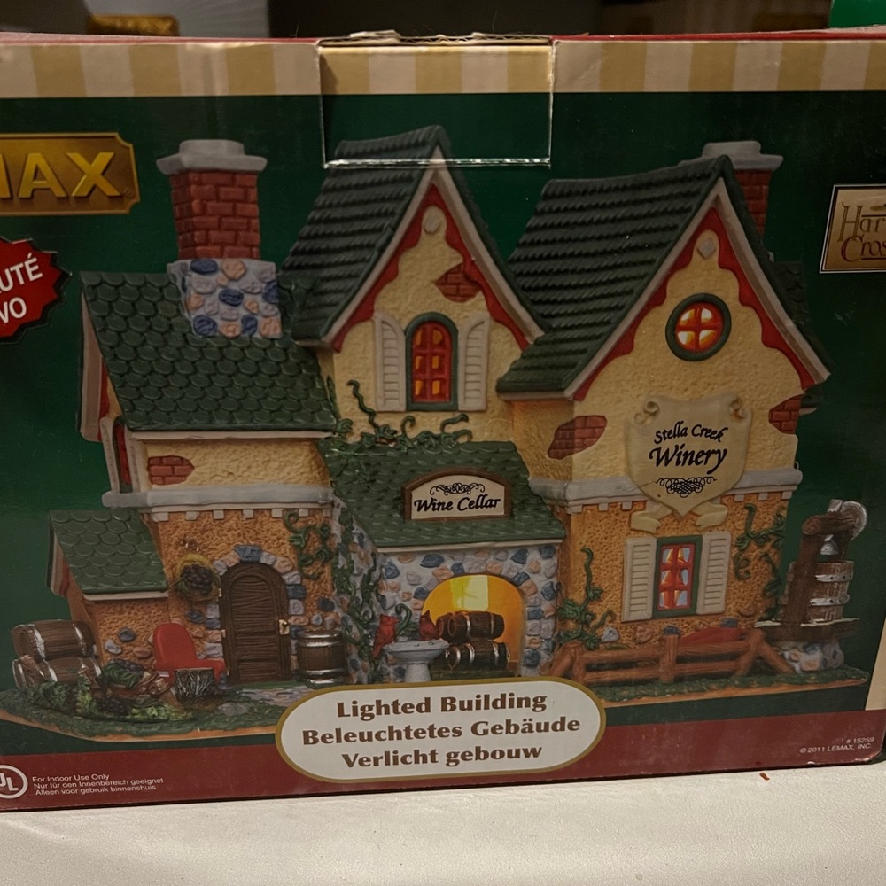 Lemax Stella Creek Winery Lighted Building - Green, Red, Cream